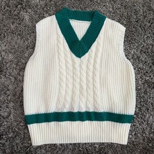 Women's Cable Knit Sweater Vest in White and Green, Size S